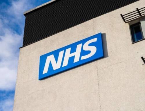 Palantir đối mặt làn sóng phản đối mới tại Anh khi hợp đồng dữ liệu NHS trị giá 330 triệu bảng đến kỳ quyết định